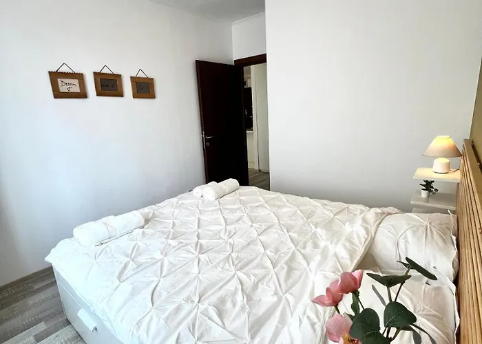 Blossom Nest - 1br With Terrace And Underground Parking * بوخارست